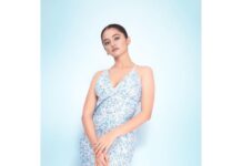 Helly Shah Instagram - Bling it on 🌟 👗 @aleta.official 💍 @mozaati 👩🏼 @natashaabothra 👭 @simstyles20 @teamnatashaabothra 💄 @sonamvaghani.mua 💇‍♀️ @salmasayyed47 📸 @ashish_ojha_photography