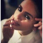 Huma Qureshi Instagram – On set photography Photo Credit as promised – @jishnudop 😜 #light #shadow  #setlife #photography #mood