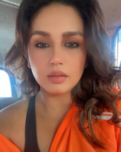 Huma Qureshi Instagram - Waiting for the sun like … 🙄☀️ Rain Rain go away … come again another day .. #sunny #days #kidhar #rains