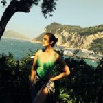 Huma Qureshi Instagram - I want to go where the seas meet the skies Mountains kiss sunshine And winds whisper Sweet-nothings in my ears Where the heart is calm Yet the soul sings A beautiful old haiku About loving and living And dreaming Dreams of flying In pale pink skies - Miss Huma Q #poetry #wannabepoet #waterbaby #takemeback #dreamer #gypsysoul #wandering