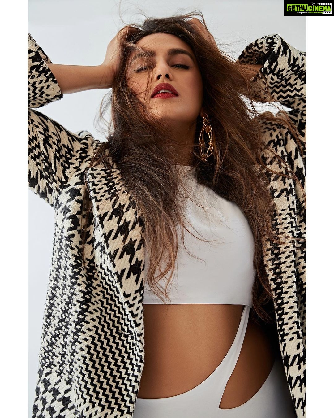 Huma Qureshi Instagram - The Missing Last one ;-) #instaglitch ho gaya…. @sashajairam @who_wore_what_when