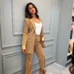 Ileana D'Cruz Instagram - 🤎 @divyachablani15 @sheetal_f_khan @worldofasra @alliaalrufai @shubhangini_gupta @nayaabrandhawa