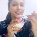 Isha Koppikar Instagram - Maa Ke Haath ke khane ka swaad hi kuch alag hota hai. Don’t you agree with me? 😍 #firni #eidspecial #maakakhana #maakapyaar #momlove #sunday #foodie #foodstagram