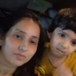 Ishika Singh Instagram - When we both r locked in car this is how we keep ourselves entertained #reelsinstagram #reelsvideo #reelitfeelit #reelkarofeelkaro #momlove #momanddaughter #mommyandme #mommysworld🌎