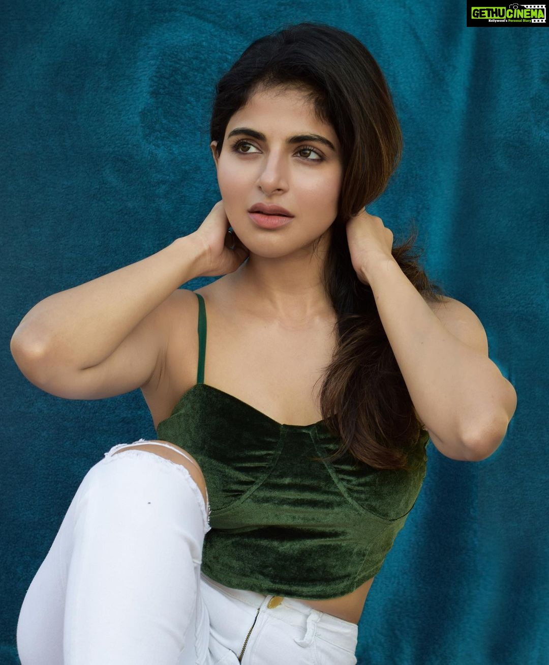 Iswarya Menon Instagram - Thinking what to eat next 🥴😝 . #currentstateofmind 🙊 . . @irst_photography