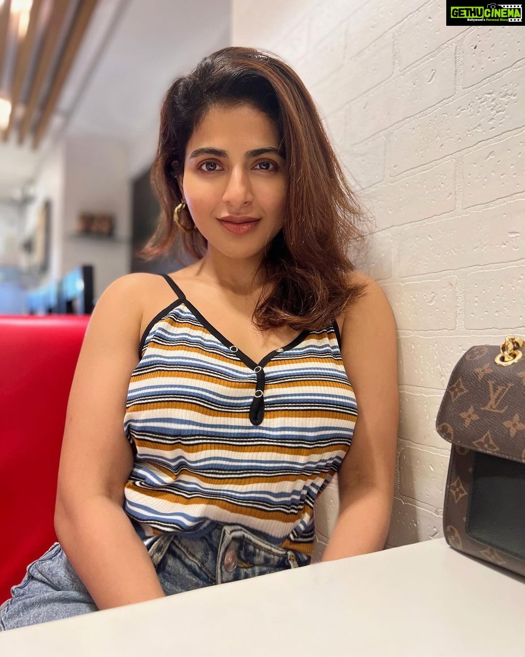 Iswarya Menon Instagram - Sundays are for waffles 🧇 & black coffee ☕️ . #simplepleasures #sweettooth #foodismylovelanguage 💕