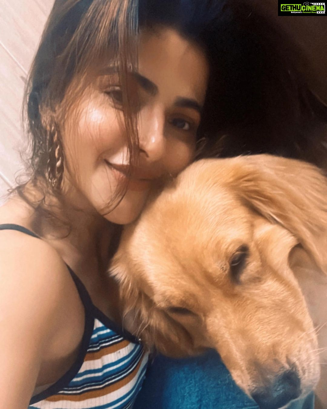 Iswarya Menon Instagram - When my girl @coffeemenon decides to photobomb 😅💋