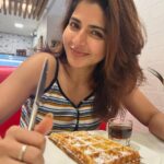 Iswarya Menon Instagram – Sundays are for waffles 🧇 & black coffee ☕️ 
.
#simplepleasures 
#sweettooth 
#foodismylovelanguage 💕