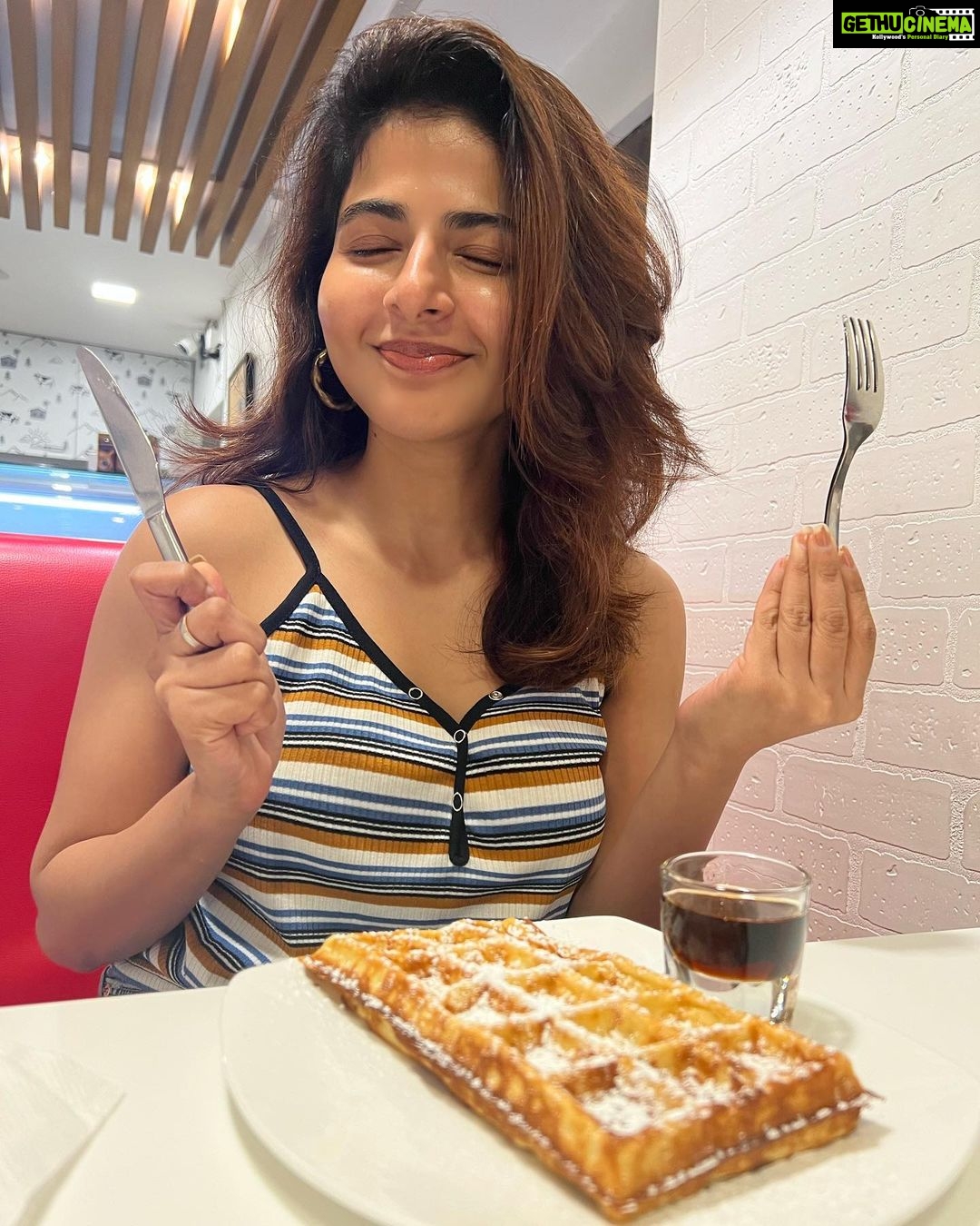 Iswarya Menon Instagram - Sundays are for waffles 🧇 & black coffee ☕️ . #simplepleasures #sweettooth #foodismylovelanguage 💕