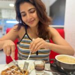 Iswarya Menon Instagram - Sundays are for waffles 🧇 & black coffee ☕️ . #simplepleasures #sweettooth #foodismylovelanguage 💕