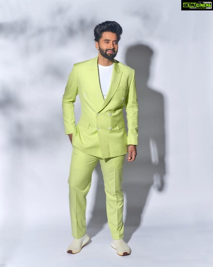 Jackky Bhagnani Instagram - All about last night 😁 Suit - @nm_design_studio Styled by - @sukritigrover Assisted by- @vasudhaguptaa @vanigupta.23 HMU - @iamjavedsheikh @daywithalim Shot by - @akshay_26
