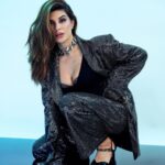 Jacqueline Fernandez Instagram - 👽🫧🖤 About last night for #thegrayman Netflix event w @therussobrothers @dhanushkraja @netflix_in 🤍