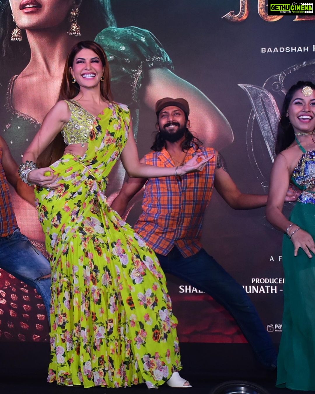 Jacqueline Fernandez Instagram - #RaRaRakkamma Song launch 💚💛💚💛#VRonJuly28 @vikrantrona