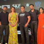 Jacqueline Fernandez Instagram - #RaRaRakkamma Song launch 💚💛💚💛#VRonJuly28 @vikrantrona