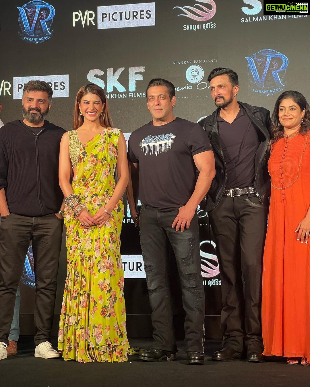 Jacqueline Fernandez Instagram - #RaRaRakkamma Song launch 💚💛💚💛#VRonJuly28 @vikrantrona