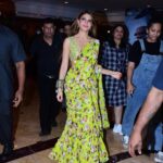 Jacqueline Fernandez Instagram - #RaRaRakkamma Song launch 💚💛💚💛#VRonJuly28 @vikrantrona