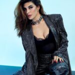 Jacqueline Fernandez Instagram - 👽🫧🖤 About last night for #thegrayman Netflix event w @therussobrothers @dhanushkraja @netflix_in 🤍