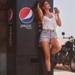 Jacqueline Fernandez Instagram – Tastes like summer 🌞
Max Taste, Zero Sugar 🖤

@pepsiindia #pepsiblack #ad