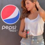 Jacqueline Fernandez Instagram – Tastes like summer 🌞
Max Taste, Zero Sugar 🖤

@pepsiindia #pepsiblack #ad