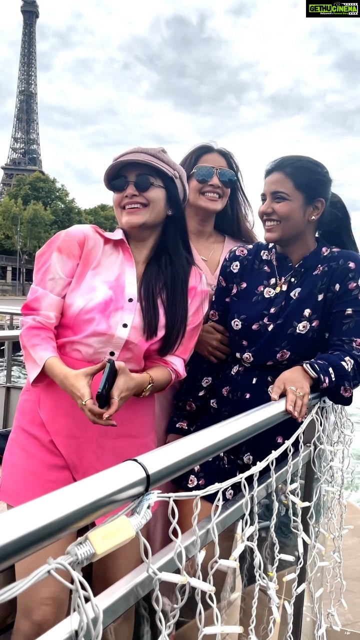 Janani Iyer - 96.8K Likes - Vacation mode on! With @gtholidays.in
Video edit : @vividcapturesofficial
#europe #vacay #feelitreelit
