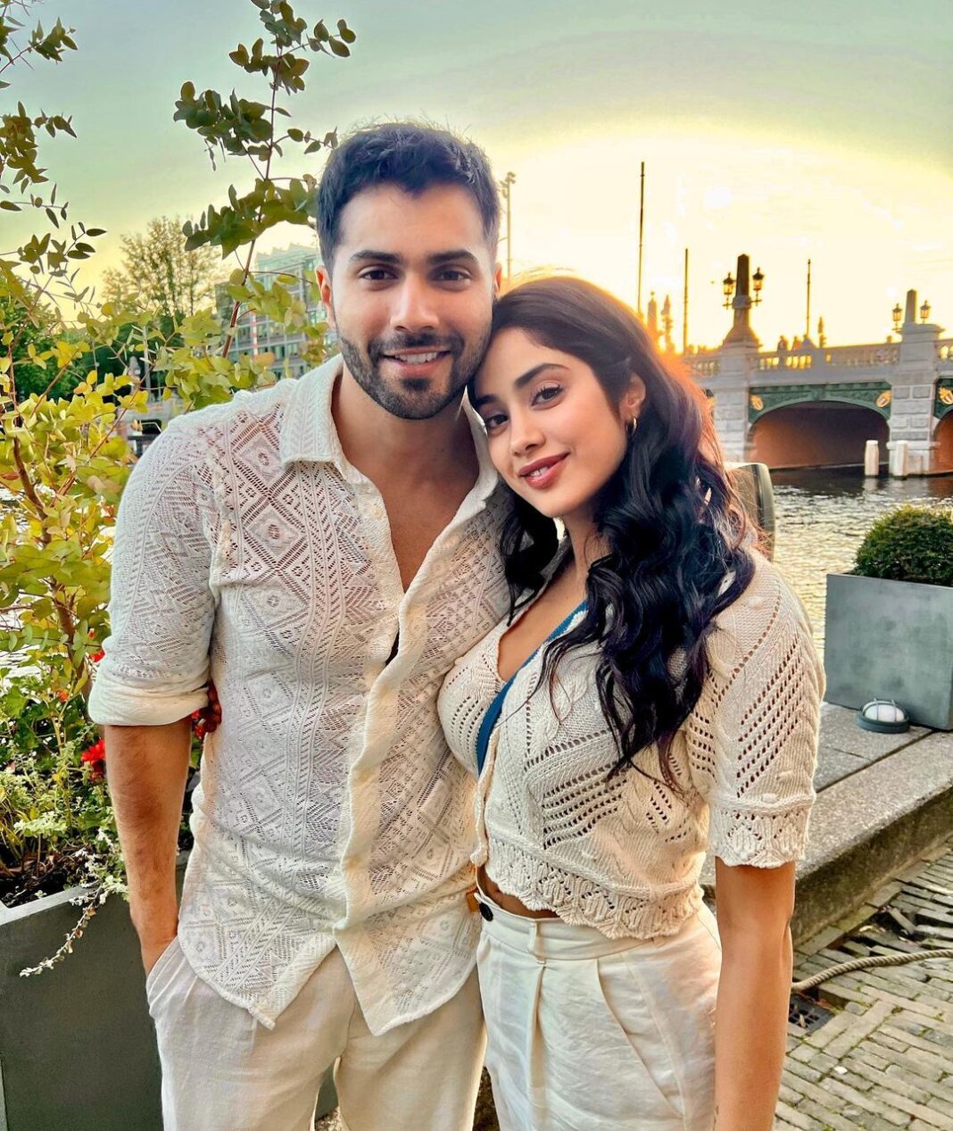 Janhvi Kapoor Instagram - Having a #Bawaal time in Amsterdam 💥
Amsterdam sched wrap, Poland are you ready for us? 💣
#niteshtiwari #sajidnadiadwala Janhvi Kapoor Instagram - Having a #Bawaal time in Amsterdam 💥 Amsterdam sched wrap, Poland are you ready for us? 💣 #niteshtiwari #sajidnadiadwala