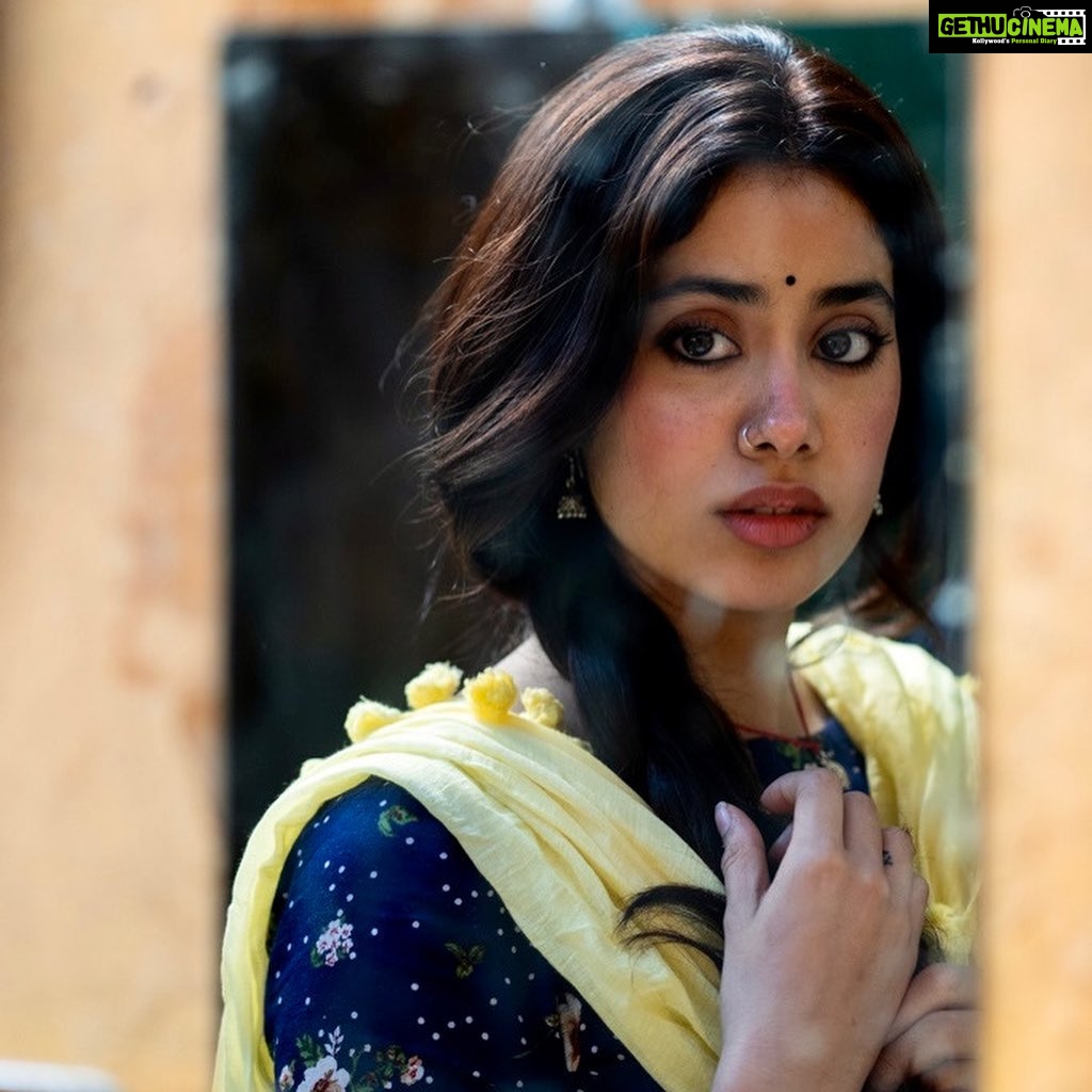 Janhvi Kapoor Instagram - Jaya Kumari aka Jerry getting all dressed up to cause some chaos. Good luck nahi bolenge? 29th July ko dikhiyega only on @disneyplushotstar ππΌπ» trailer out now!!! Link in bio β¨