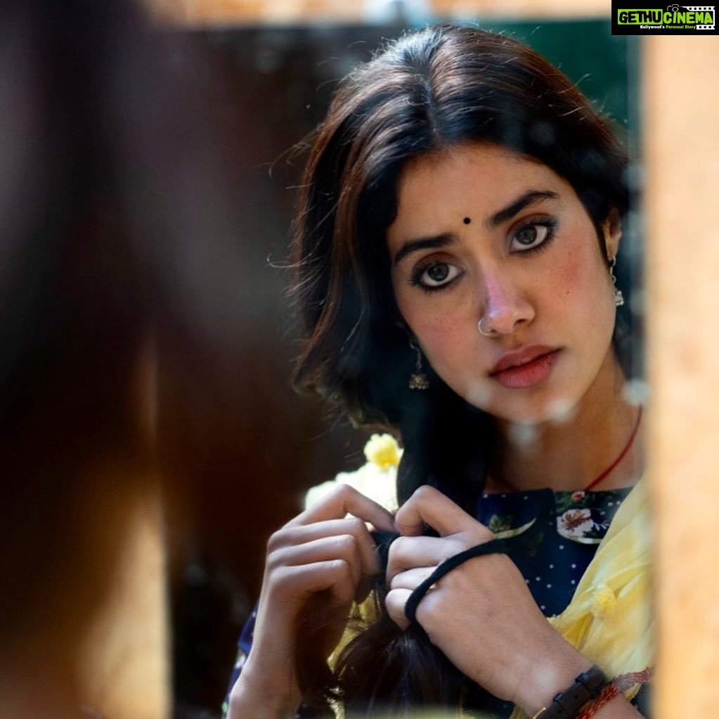 Janhvi Kapoor Instagram - Jaya Kumari aka Jerry getting all dressed up to cause some chaos. Good luck nahi bolenge? 29th July ko dikhiyega only on @disneyplushotstar ππΌπ» trailer out now!!! Link in bio β¨