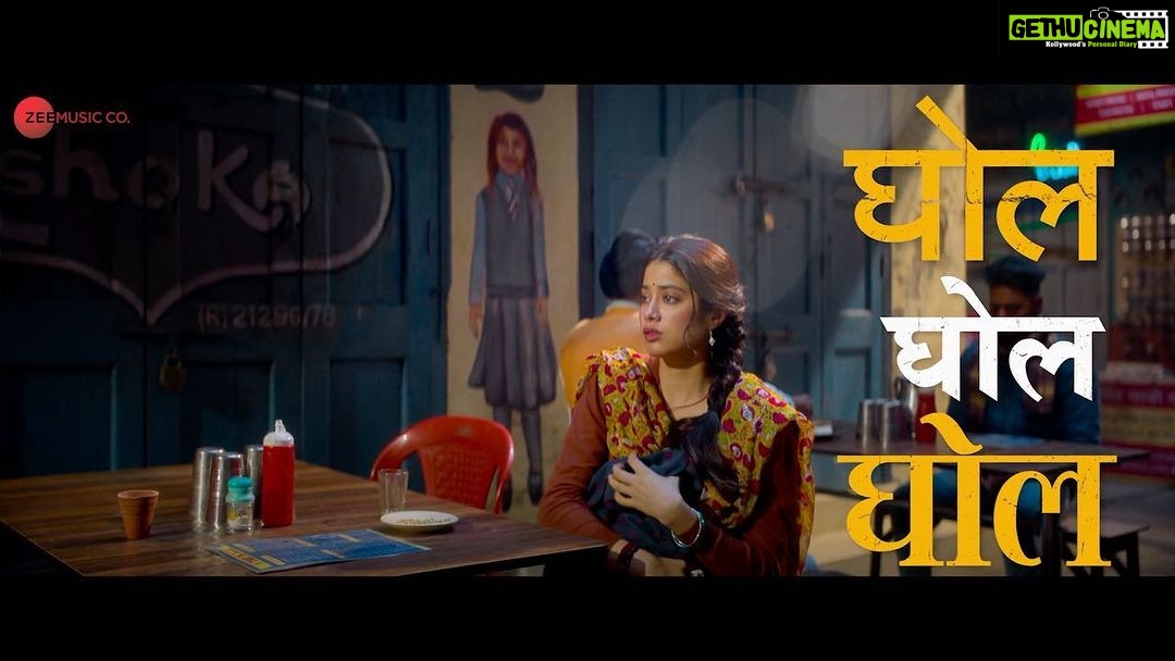 Janhvi Kapoor Instagram - It's time tu #Paracetamol ghol ghol ghol re 🎶 #Paracetamol #SongOutNow #GoodLuckJerry streaming from 29th July on @disneyplushotstar #DisneyPlusHotstarMultiplex @siddharthsen @pankajmatta_ @paragchhabra.official @rajshekharis @jubin_nautiyal @mc_soom_t @deepakdobriyal1 @mitavasisht @neeraajysood @isahilmehta @officialsushantsingh @jaswantsinghdalal @saurabhsachdeva77 @samta_sudiksha @aanandlrai #HimanshuSharma #MahaveerJain @cypplofficial @lyca_productions @DisneyPlusHotstar @zeemusiccompany #AashishSingh @canyoupriya @sandymeranaam @b100nam
