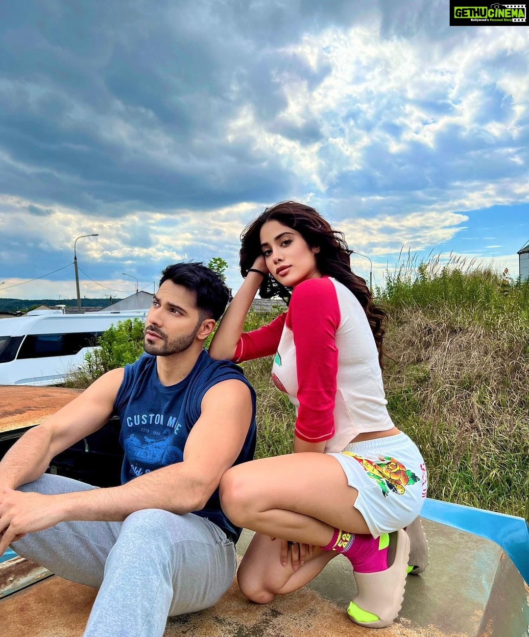 Janhvi Kapoor Instagram - Instagram vs reality