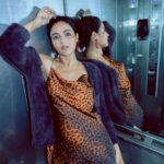 Jasmin Bhasin Instagram - Going up 🛗 #elevatorseries Photographer: @appurvashah Photographer Asst: @radhika_98 @masanithorat Makeup: @richie_muah Stylist: @prameetdivya Costume assistant: @yash__shah1612 Hair: @_misheeta