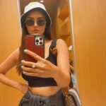 Jasmin Bhasin Instagram - Trying mirror selfie !!! #beingtouristy
