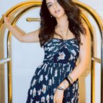 Jasmin Bhasin Instagram - I can pose anywhere anytime 😜😜 Photographer: @appurvashah Photographer Asst: @radhika_98 @masanithorat Makeup: @richie_muah Stylist: @prameetdivya Costume assistant: @yash__shah1612 Hair: @_misheeta Dress @dziinebydeepa