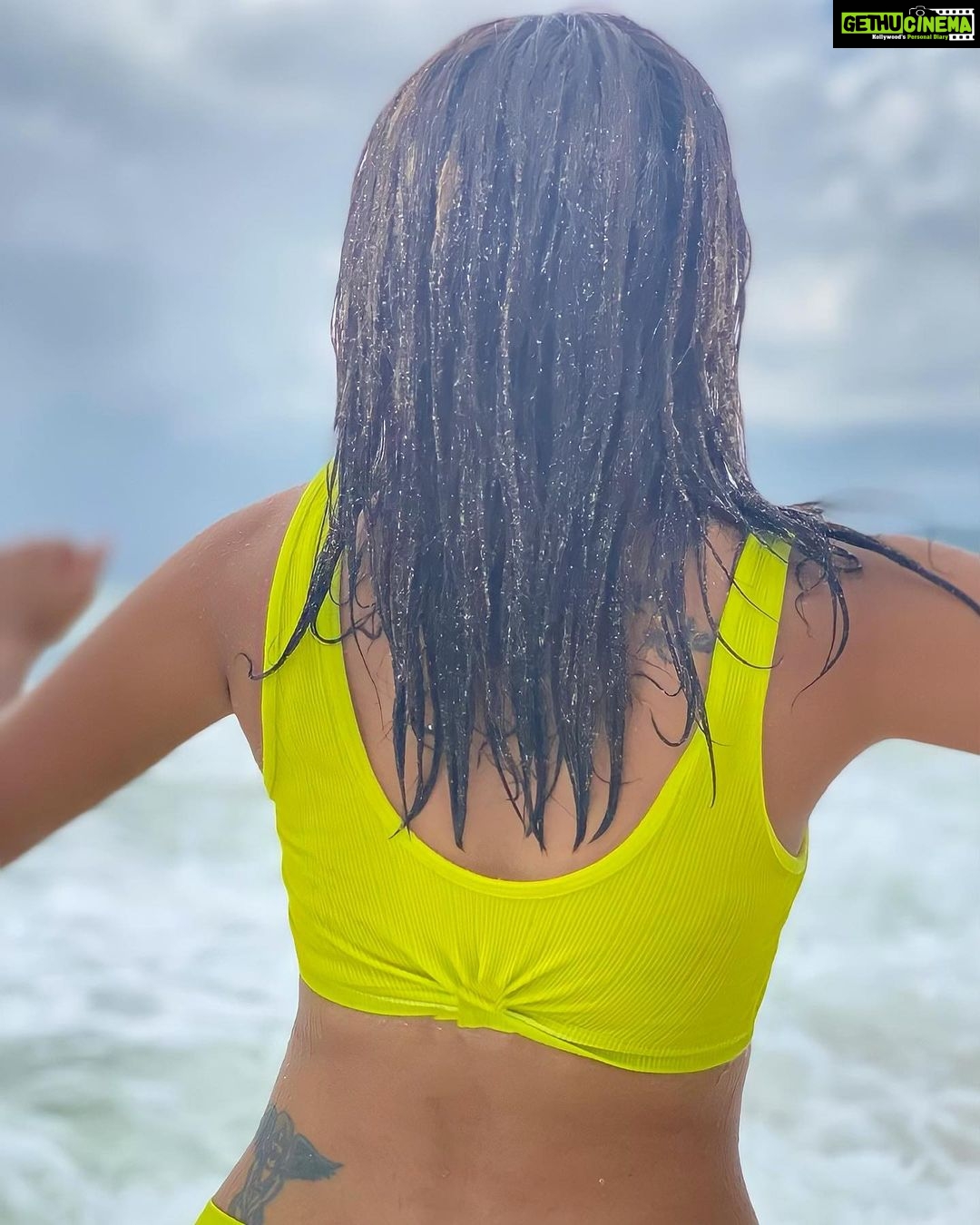 Jennifer Winget Instagram - Wind in my sail⛵️, sand in my hair and the sun☀️on our side. Exploring this crazy little sun of a beach island @laguna.phuket with my beach boys and bikini brigade in tow. 🏝🏊🏻♂️ #lagunaphuket #thailand2022 #phuketdiaries #sharegatherexplore Laguna Phuket
