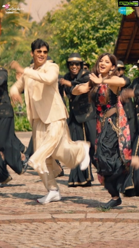 Jiiva Instagram - Groove to #MyMalluGirlStep and stand a chance to meet the charming @actorjiiva ! ππ₯ Get GROOVING now! π₯ @supergoodfilms @actorjiiva #Santhoshrajan #chinnasamy @kashmiraofficial @shaanrahman @pragyanagra @shivashahra_official @sakthi_saravanan @srikanth_nb @vasukibhaskar @tsk_actor #saregamaglobal @donechannel1 @ctcmediaboy