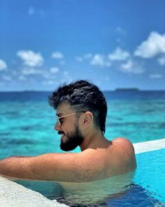 Kalidas Jayaram Instagram - MAINTAIN THE GAP 
.
.
.
.
@pickyourtrail @sunsiyamiruveli