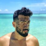Kalidas Jayaram Instagram - Why should girls have all the fun? Come On, Self-care is for everyone😎 Masking day with my favourite @vilvah_ charcoal facemask Detox and chill🍻 #facemaskforboys #noshootday #selfcare Maldives