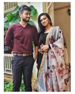 Kalidas Jayaram Instagram - May your birthday be half as cool as your awesome brother 😎 . . HAPPY BIRTHDAY CHIMPANZEE ❤️ @malavika.jayaram