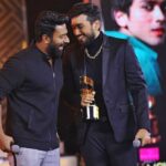 Kalidas Jayaram Instagram - Thank you @jfwdigital for the special mention and a wonderful evening 🎉 And to receive it from my thangammmmmm @shanthnu ❤️