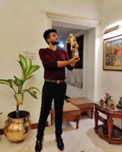 Kalidas Jayaram Instagram - My first award for "THANGAM"

Thank you #blacksheepdigitalawards 
And tk receive it from my guru herself #sudhakongara 
One down .....many more to go 😉
