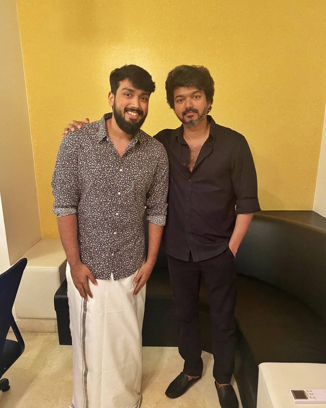 Kalidas Jayaram Instagram - Just when you thought things cudnt get any better ❤️ #master meets #student Thank you Vijay sir for taking the time and effort , means a lot ❤️🔥