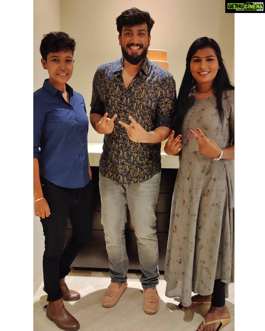 Kalidas Jayaram Instagram - Closing this year with jeeva (right) & Malini (left) I just cannot begin to tell you how much both of them helped me become sathaar 🙏 Thanku thangams for everything 😘🤗