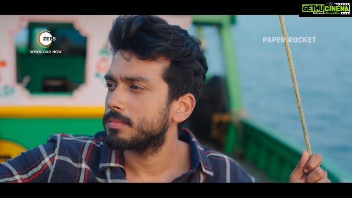 Kalidas Jayaram Instagram - Launching the trailer of #PaperRocket. The premiere is happening on the 29th of July, watch it only on Zee5. #PaperRocket #PaperRocketOnZEE5 #ZEE5 #ZEE5tamil @kalidas_jayaram @itstanya_official @nirmal.palazhi @actor_karunakaran @gourigkofficial @kaaliactor @chinni.jayanthofficial @poornimabhagyaraj @dharankumar_c @sidsriram @kiruudhay @sagarpentela @riseeastentertainment @ZEE5India @simonkking ramyanambessan @kukarthikoffl @vidhuayyanna @Leelavathi_kumar @richardmnathan @editorkishore @saktheevenkatraj.m @kavitha_j1 @cha._n._dru @Senthil_gram @zee5tamil @thinkmusicofficial @teamaimpro