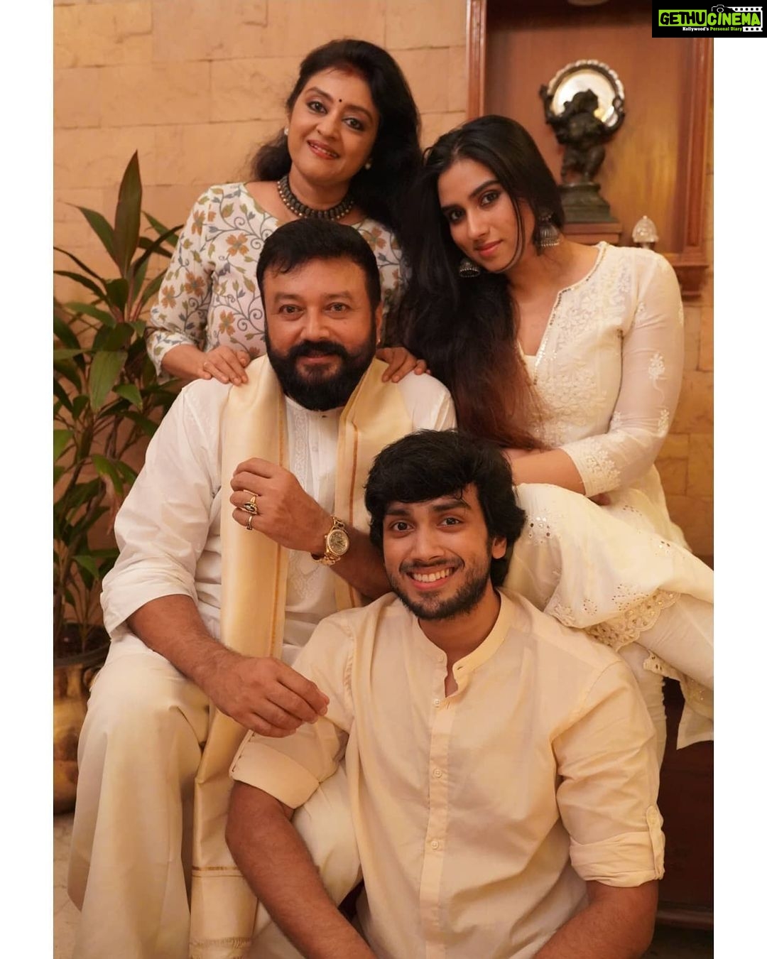 Kalidas Jayaram Instagram - എല്ലാവർക്കും ഹൃദയം നിറഞ്ഞ ഓണാശംസകൾ❤️
