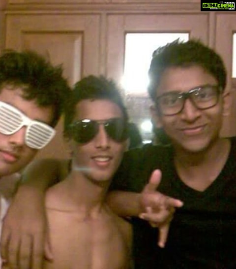Kalidas Jayaram Instagram - Friends don't let friends do silly things alone....from the vault #2009 onwards Also shoutout to @pillechan07 for a great birthday bro.... waiting for things to come back to normal ✌️🔥