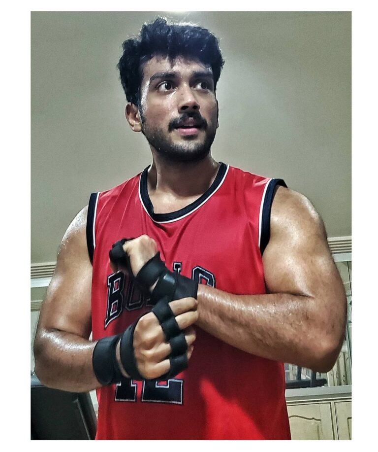 Kalidas Jayaram Instagram - STAY INDOORS 💪 Stay fit while you're stuck at home.Physical activity and relaxation techniques can be valuable tools to help you remain calm and continue to protect your health during this time #stayhome #socialdistancing My Home Exhibition