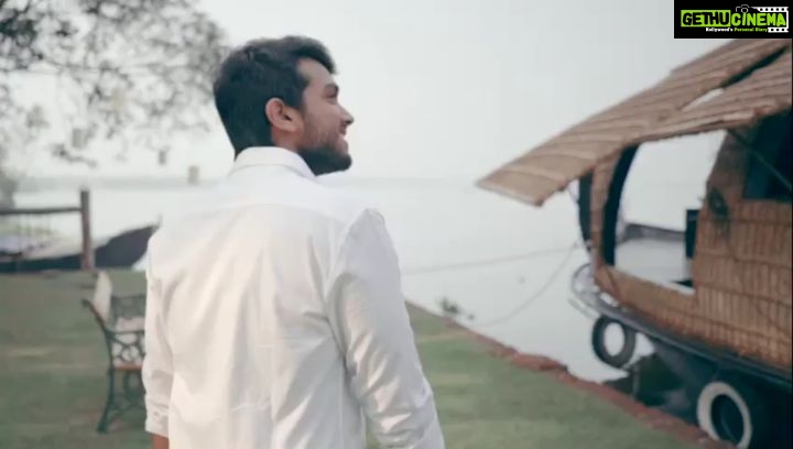 Kalidas Jayaram Instagram - HAPPY ONAM ♥️♥️ Wishing all of u all a onam filled with love and happiness...and also this is my new TVC for Mahindra thar As a thar owner myself , it's really a proud moment to be the face of Mahindra thar♥️🔥