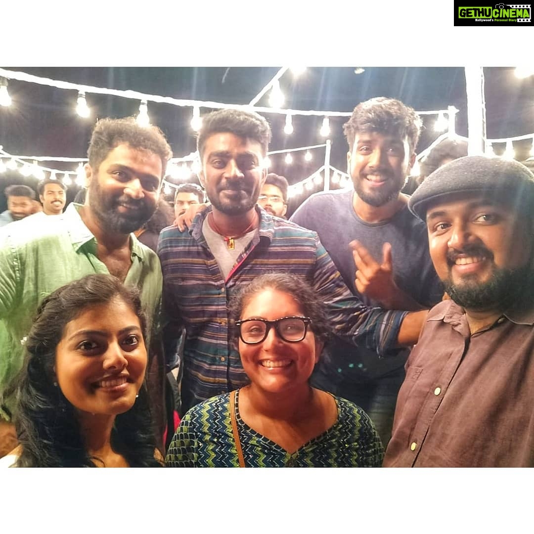Kalidas Jayaram Instagram - #happysardar song shoot with this wonderful team 💓 Cherai Beach, Kerela