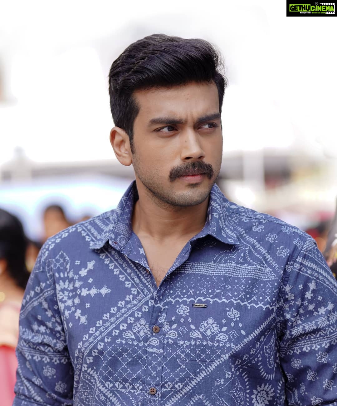 Kalidas Jayaram Instagram - "I hope that in this year to come, you make mistakes. Because if you are making mistakes, then you are making new things, trying new things, learning, living, pushing yourself, changing yourself, changing your world. You’re doing things you’ve never done before, and more importantly, you’re doing something”. #spreadlove #argentinafanskattoorkkadavu #newbeginnings