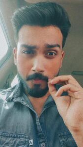 Kalidas Jayaram Instagram - Channeling the inner anbuselvan in me

#uyirinuyire #denimshirt #gvm #harrisjayaraj #surya #bliss