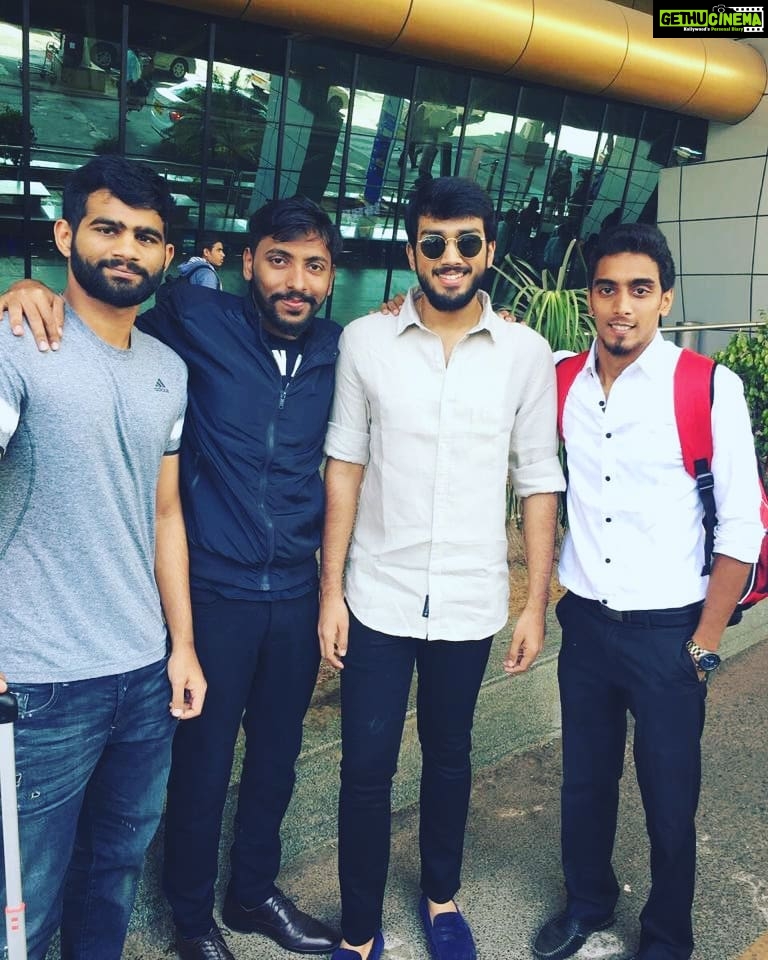 Kalidas Jayaram Instagram - #brosforlife #friends